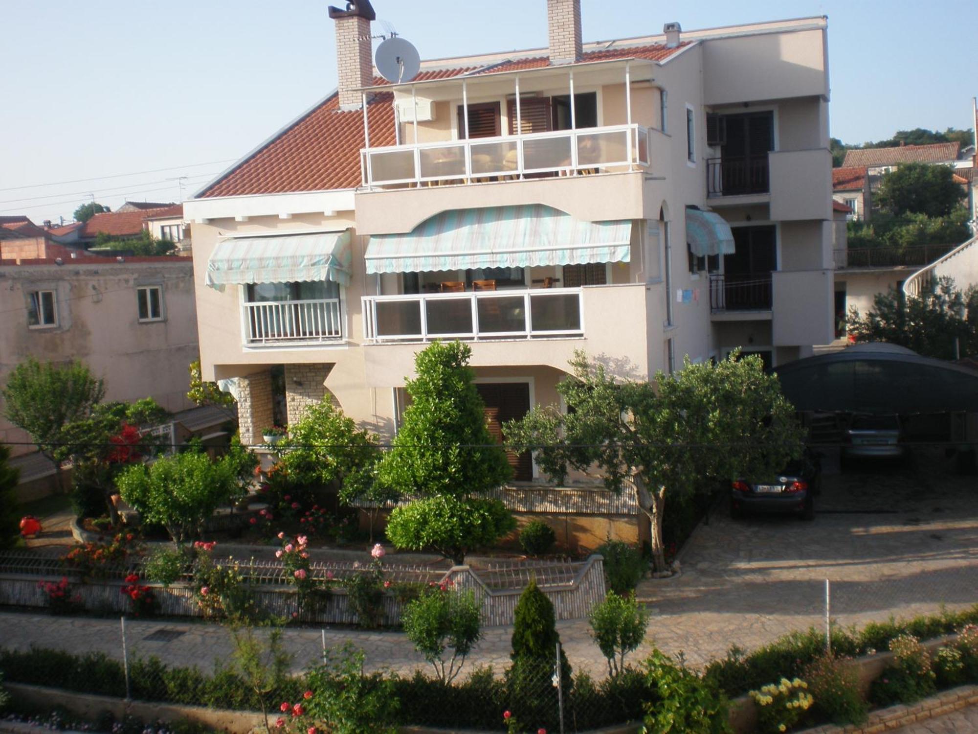 Apartments & Room Diana Пакоштане Экстерьер фото