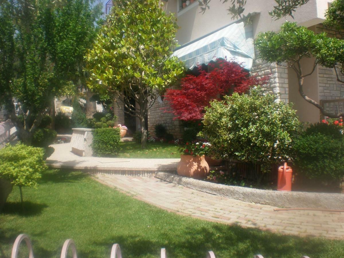 Apartments & Room Diana Пакоштане Экстерьер фото