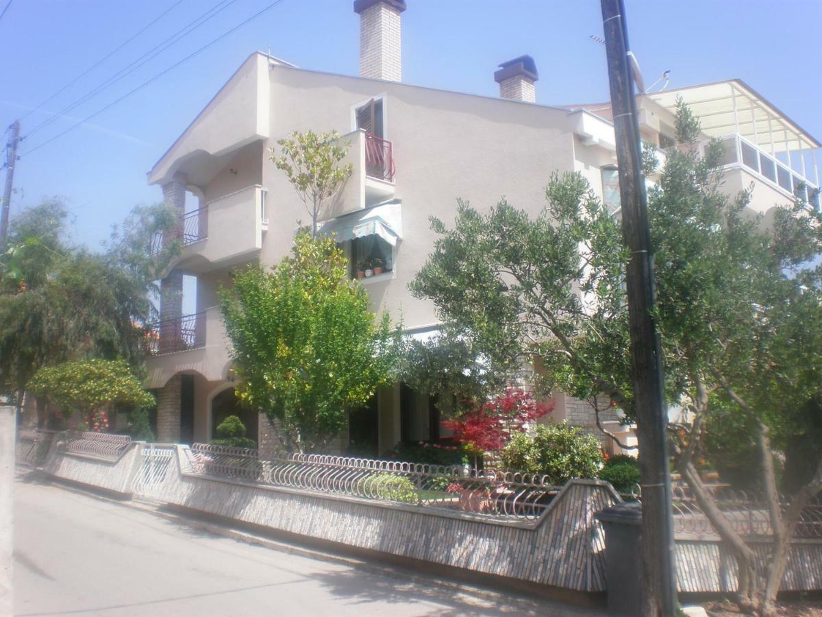 Apartments & Room Diana Пакоштане Экстерьер фото