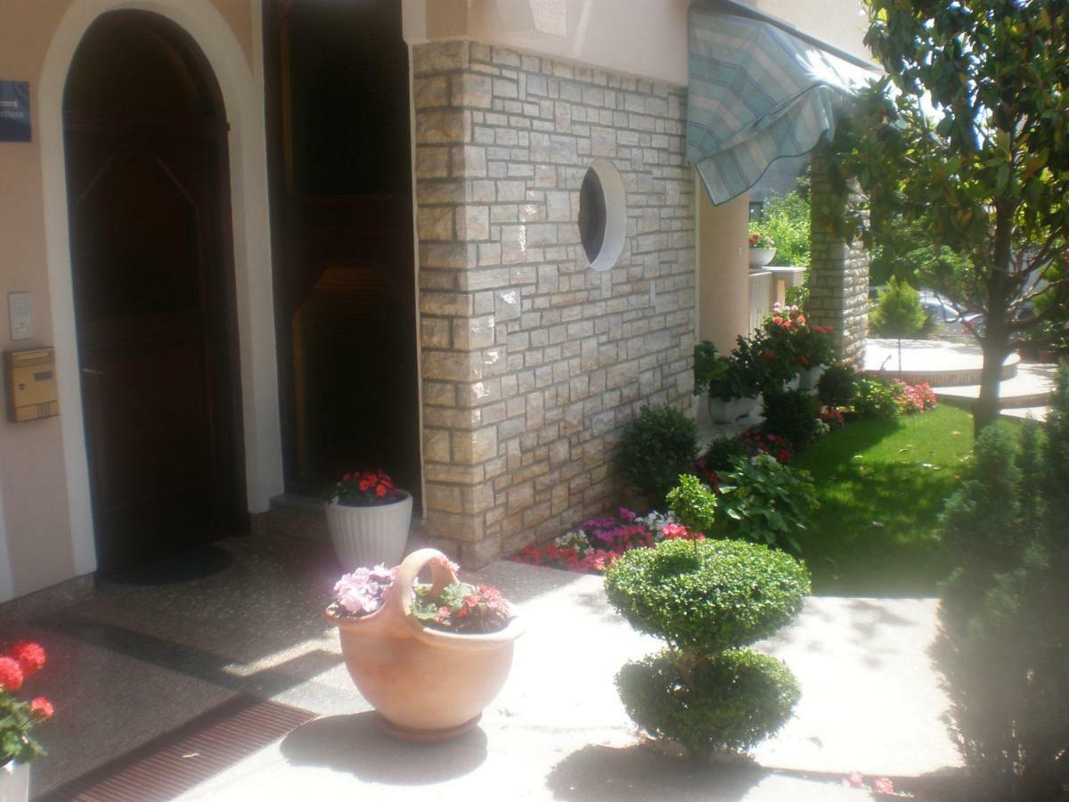 Apartments & Room Diana Пакоштане Экстерьер фото